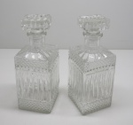 DEMI CRISTAL - Lote de 2 licoreiras em demi cristal moldado. Alt. 22 cm.