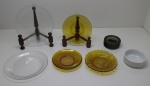 DIVERSOS - Lote de 3 pires âmbar, 2 pratos sobremesa cristal e 2 cinzeiros. Med. 19 cm e 8 cm.