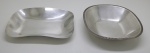 DIVERSOS - Lote de 2 centros de mesa em metal espessurado a prata. Med. 6x25 cm e 26x20 cm.