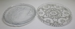 DEMI CRISTAL - Lote de 2 pratos para bolo em demi cristal. Med. 33 cm e 34 cm.