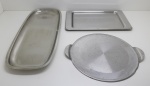 INOX - Lote de 3 bandejas em inox. Med. 53x23 cm e 30 cm.