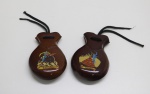 COLECIONISMO - Par de castanholas em madeira nobre com pinturas.