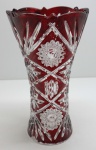 DEMI CRISTAL - Vaso floreira, cristal double, relevo. Alt. 24 cm.