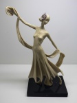 DIVERSOS - Escultura em resina "Dama Dançante". Alt. 43 cm.