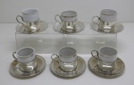 DIVERSOS - Lote de 6 xícaras em porcelana com suporte e pires em metal, sendo 1 modelo diferente. Med. 5 cm e 10 cm.