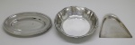 METAL - Lote de 1 bowl, 1 travessa oval e 1 pá. Med. 5x22 cm e 16x16 cm.