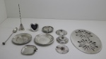 METAL - Lote de diversas peças em metal espessurado a prata. Med. 20x29 cm e 9 cm. Total 10 peças.