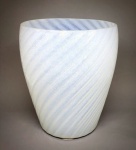 MAZZEGA , ANDREA  FORMIDÁVEL FLOREIRO EM VIDRO ARTÍSTICO DE MURANO.  CORPO EM TORCEIL  NA TONALIDADE LEITOSA COM SUAVE IRIDESCÊNCIA. DESIGN CONTEMPORANIO E BELÍSSIMO DE ANDREA MAZZEGA UM DOS MAIS IMPORTANTES E VALORIZADOS CRIADORES DE MURANO DA ITÁLIA! ETIQUETA DA MANUFATURA. ITALIA, FINAL DO SEC. XX.. 24 X 20 CMA Mazzega Glass Factory é uma das fábricas de vidro de Murano criada em 1929. Os vidreiros e designers de Mazzega contribuíram para a difusão do vidro de Murano no século 20 em todo o mundo. Esta fábrica colaborou com vários artistas contemporâneos famosos como Pablo Picasso, Marc Chagall, Jean Cocteau e Georges Braque. Parou a sua atividade em 1983. Mazzega Murano é famosa por suas lindas lâmpadas de vidro, todas feitas à mão, bem como seus impressionantes lustres e pingentes. Os designers da Mazzega incluem Loredano Rosin , Toni Zuccheri , Aldo Nason , Carlo Nason e outros. Hoje, Andrea Mazzega dá continuidade à tradição familiar com uma linha de vidros contemporâneos sob a marca AV Mazzega .