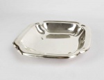 TRAVESSA EM PRATA DE LEI COM MARCAS DE CONTRASTE 925, STERLING. FEITIO QUADRADO COM RECORTES. 23 CM DE COMPRIMENTO. 260 G