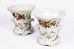 VELHO PARIS  FORMIDÁVEL PAR DE CACHEPOTS  RICAMENTE DECORADOS COM ESMALTES FLORAIS. ELEGANTE FEITIO COM CANELURAS. REMATADO EM OURO. ALÇAS LATERAIS. BORDA RECORTADA. FRANÇA, SEC. XIX. 18 X 18 CM