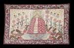 CONCESSA COLAÇO  NOSSA SENHORA DA CONCEIÇÃO - GRANDE E BELA TAPEÇARIA, ASSINADA NO CANTO INFERIOR DIREITO. OBRA MAGNÍFICA! 1960, 137 X 97 CMNOTA: Concessa Colasso é portuguesa, naturalizada brasileira. Atualmente reside no Rio de Janeiro, pode-se dizer que corre em suas veias o sangue azul da arte da tapeçaria. Sua mãe, Madeleine Colaço, nascida no Marrocos, era tapeceira e veio para o Brasil em 1940. Criou uma aldeia artesanal no Estado do Rio, junto a Cabo Frio, dirigindo a execução de seus afamados tapetes, nos quais aplicou um ponto de sua invenção, hoje conhecido como ponto brasileiro. Concessa criou um novo ponto, o corrido, inspirado nas tapeçarias do século XI, da Rainha Matilde da França. Só usava lãs e sedas naturais em seus tapetes. Nada sintético. 150 a 180 mil pontos em cada metro quadrado. Sobre sua obra se auto alegava sem um estilo próprio era uma criadora espontânea, cada tapeçaria que executava, com suas artesãs auxiliares, era discutida, planejada e pesquisada. Suas obras estão em importantes coleções internacionais inclusive da realeza e adornam também as paredes do Palácio do Planalto em Brasília.