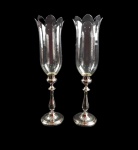 CHRISTOFLE E BACCARAT  SUNTUOSO PAR DE CASTIÇAIS DE BANQUETE COM GRANDES DONZELAS EM CRISTAL DE BACCARAT. MUITO BOM ESTADO DE CONSERVAÇÃO!  FRANÇA, SEC. XIX. 51 CM DE ALTURA