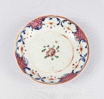BARÃO DE ALEGRETE  COVILHETE EM PORCELANA DA COMPANHIA DAS INDIAS. ESMALTES DA FAMÍLIA ROSA. PERTENCEU AO SERVIÇO DO PRIMEIRO BARÃO DE ALEGRETE, JOÃO JOSE DE ARAUJO GOMES (1791 / 1862), DE PORCELANA CHINESA SO SÉC. XIX. DECORAÇÃO FLORAL EM POLICROMIA. REPRODUZIDO À PAGINA 109 DO LIVRO " LOUÇA D ARISTOCRACIA NO BRASIL " POR JENNY DREYFUS, À PÁGINA 249 DO LIVRO " A PORCELANA DA COMPANHIA DAS ÍNDIAS NAS COLEÇÕES PARTICULARES " CHINA, SEC. XIX. 16 CM DE DIAMETRONOTA: PRIMEIRO BARÃO DE ALEGRETE, JOÃO JOSE DE ARAUJO GOMES (1791 / 1862) NASCEU E MORREU NA CIDADE DO RIO DE JANEIRO. FOI MOÇO FIDALGO DA CASA IMPERIAL E VEADOR DA IMPERATRIZ. PARTICIPOU JUNTO A DOM PEDRO I DO MOVIMENTO DE INDEPENDÊNCIA DO BRASIL. ERA PAI DO SEGUNDO BARÃO DE ALEGRETE E AVÔ DA BARONESA DE SÃO JOAQUIM.