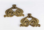 PAR DE TALHAS EM MADEIRA COM RESQUICIOS DE POLICROMIA. FORMAS CARACTERÍSTICAS DO BARROCO BRASILEIRO DO SEC. XVIII.  32 CM DE COMPRIMENTO.