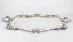 FORMIDÁVEL TABULEIRO EM PRATA DE LEI DE GRANDE DIMENSÃO ESTILO DOM JOSÉ I. ESMERADO TRABALHO! FORNITURE PORTUGUESA DE MUITO BOA QUALIDADE! LINDOS GUILLOCHES! ALÇAS LATERAIS. PORTUGAL, INICIO DO SEC. XX. 77 CM DE COMPRIMENTO. 4595 G