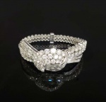MAJESTOSO BRACELETE EM OURO 18K COM CRAVAÇÃO DE BRILHANTES. SÃO 30 CTS DE BRILHANTES BRANCOS E PUROS COM LAPIDAÇÃO AMNSTERDAN  E BAGUETE VARIANDO DE 10 A 50 PONTOS. LAPIDAÇÃO AMNSTERDAM. 17 CM DE COMPRIMENTO. 67 G