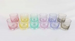 DOZE LINDOS COPOS EM CRISTAL CORRUGADO PARA WISKY EM DIFERENTES TONALIDADES. EXTREMAMENTE DECORATIVOS! 9 CM DE ALTURA POR 8,5 CM DE DIAMETRO