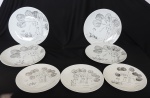 Lote com Sete pratos - sendo três rasos e 4 para sobremesa, porcelana nacional pintada à mão com figuras e paisagem.