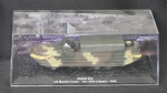 Modelismo - veículos de guerra " DUKW 353 - US Marine Corps Iwo Jima ( Japan)- 1945 , acondicionado em caixa acrílica de 17,5 x 7 cm , com mini diorama