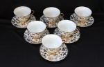 Conjunto com 6 xícaras para chá com pires de porcelana importada da Itália,  na cor branca decorada com florais e filetada a ouro - suporte todo pintado com dourados.