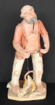 ARTE POPULAR NORDESTINA - Velho pescador com cesto e peixe no anzol fumando cachimbo - perda do dedão da mão esquerda e no ombro.  Altura 38cm - Localizado Porto de Galinhas e assinado Ivan.