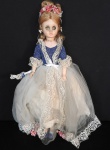 Linda boneca de coleção de louça com roupas de época  cabelos loiro  Princípios do Séc. XX - Medida aproximada 32cm