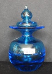 Lindo Recipiente de Cristal Cá d'oro padrão azul, tampa no formato esférico duplo com 18 cm de altura.