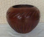 Vaso de Cerâmica Marro, decorado com sulcos transversais e sulcos circulares,  com 21 cm de altura