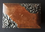 Caixa porta Joia em madeira nobre  de jacarandá decorada com entalhes. Med. 15,5cm x 11com x 6cm