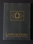 LIVRO DE OURO DE MEDALHAS DO BRASIL OLÍMPICO - EDIÇÃO 2011 - COM A HISTÓRIA DAS MEDALHAS E DE SEUS ATLETAS OLÍMPICOS - COM 105 PÁGINAS.