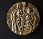 MEDALHA - Bronze - Anverso Ao Centro 3 figuras em Relevo nas bordas a Inscrição D. José  I eleva a Cidade C.º Branco - Verso Ao centro em relevo Prédio  com a inscrição nas bordas Castelo Branco Domus Municipalis 1771 - Diam. 72mm
