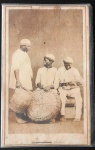 Antiga Reprodução Fotográfica em cartão com 3 escravos fazendo artes manuais. Med. 12cm x 19cm