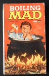 Livro de Bolso "MAD" déc. 70/80 texto em inglês, apresenta furos de insetos.