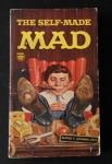 Livro de Bolso "MAD" déc. 70/80 texto em inglês, apresenta furos de insetos.