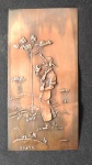 Pequena placa de metal com desenho de gaúcho em relevo - Med. 7cm x 14cm