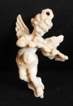 Linda escultura de parede em resina representando anjo tocando violino - Med. 9,5cm x 14cm