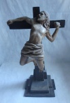 Escultura de Pó de Mármore policromada representando Cristo sendo retirado da Cruz - Devido ao peso não tem como enviar pelo correio -  Alt. 55 Larg. 38 cm
