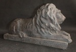 Espetacular Escultura em cerâmica representados por leão, segundo concepção de A. Canova. Med. 30cm x 10,5cm x 18cm