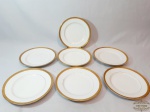Jogo de 7 Pratos Sobremesa Porcelana Branca Friso Ouro . Medida: 21 cm diametro
