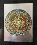 AM007, Quadro decorativo emoldurado, representando mandala, medindo 15 x 22 cm. No estado.