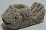 Pedra pomes forma de peixe, assinado Goia, 16x08cm