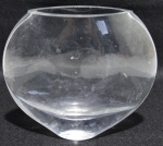 Vasinho de cristal, alt. = 10 cm, larg. = 11cm