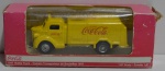 Caminhão 1947 amarelo Coca Cola escala 1:87 na caixa original