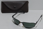 Óculos de sol Emporio Armani italiano, (lente está solta)