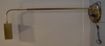 Luminária de chão para leitura, de bronze com marcas de uso, funcionando, alt = 115cm