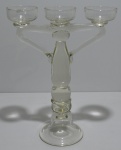 Castiçal de vidro, com entrada para três velas, alt. = 27,5cm