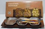 Cocktail service, de inox, na caixa original, acompanha três petisqueiras e doze palitos
