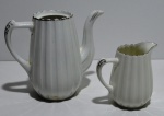 Conjunto de porcelana real ltda, com duas jarras de diferentes tamanhos