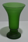 Vaso opalinado verde, com pequeno lascado na borda, alt. = 20cm