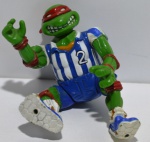 Tartaruga Ninja Raphael (flexionar a perna direita para trás e apertar o botão nas costas para ele chutar)